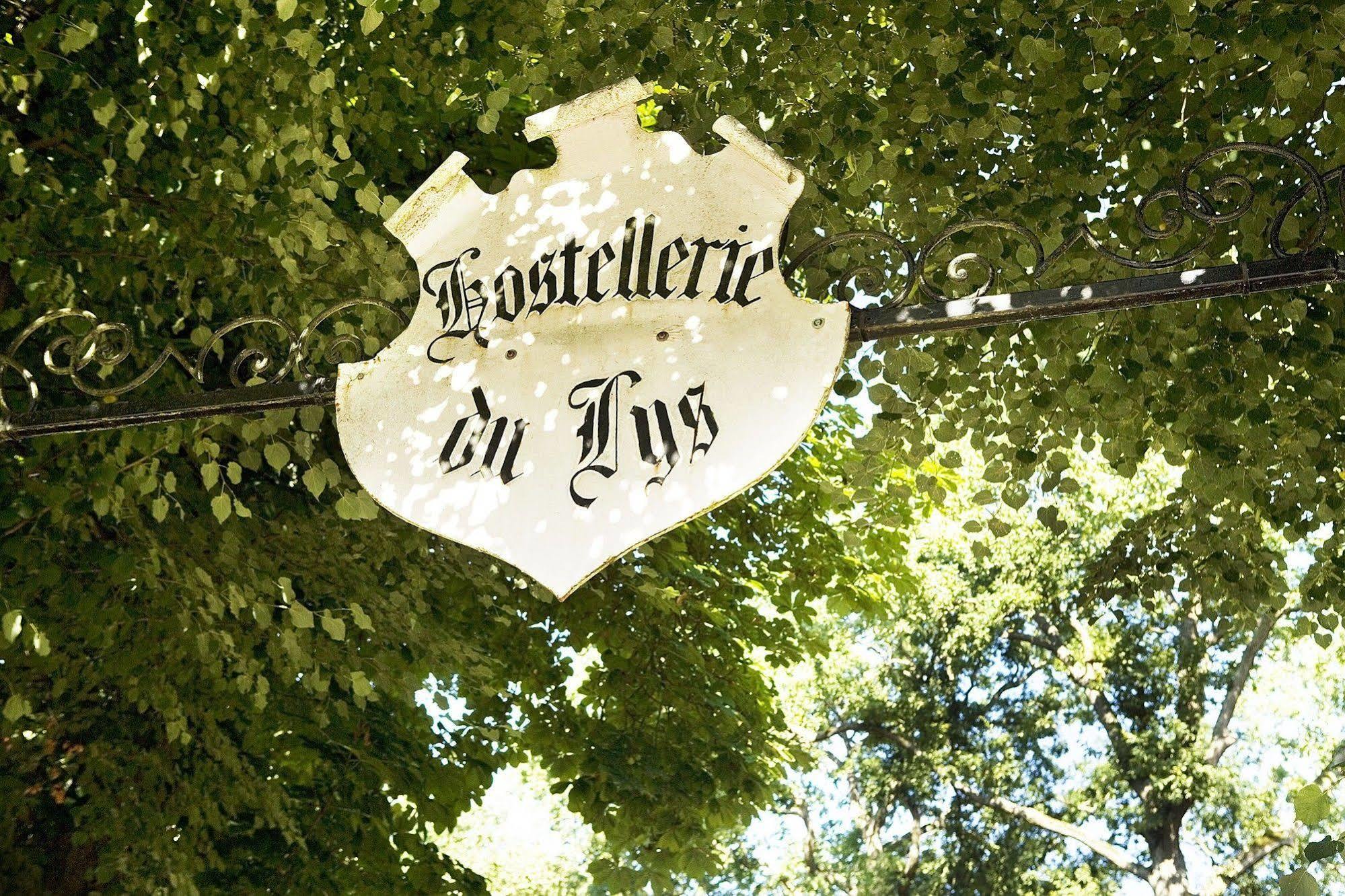 Hostellerie Du Lys Lamorlaye Exterior photo